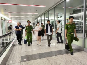 Vợ “Mr Hunter” Lê Khắc Ngọ bị dẫn giải về Việt Nam